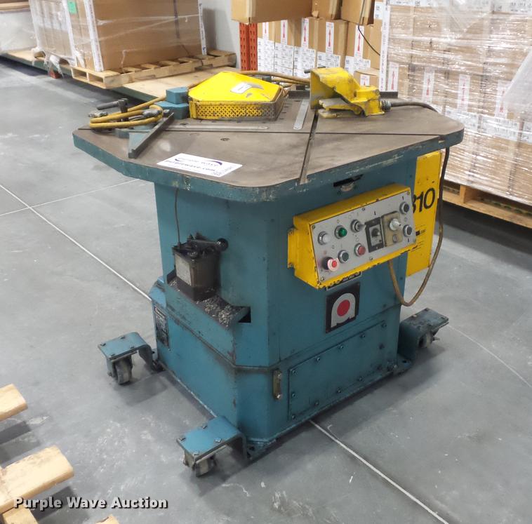 image for item DA0817 Amada CS-220 corner shear