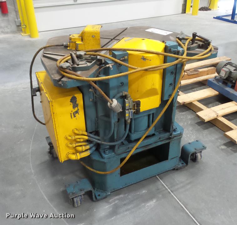 image for item DA0817 Amada CS-220 corner shear