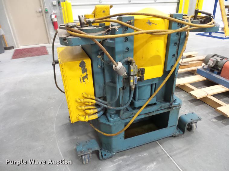 image for item DA0817 Amada CS-220 corner shear