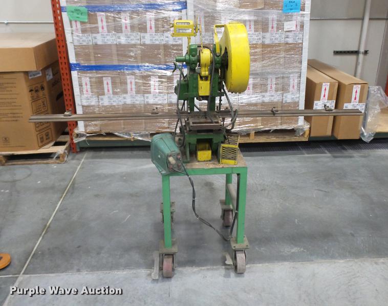 image for item DA0821 Benchmaster 452 punch