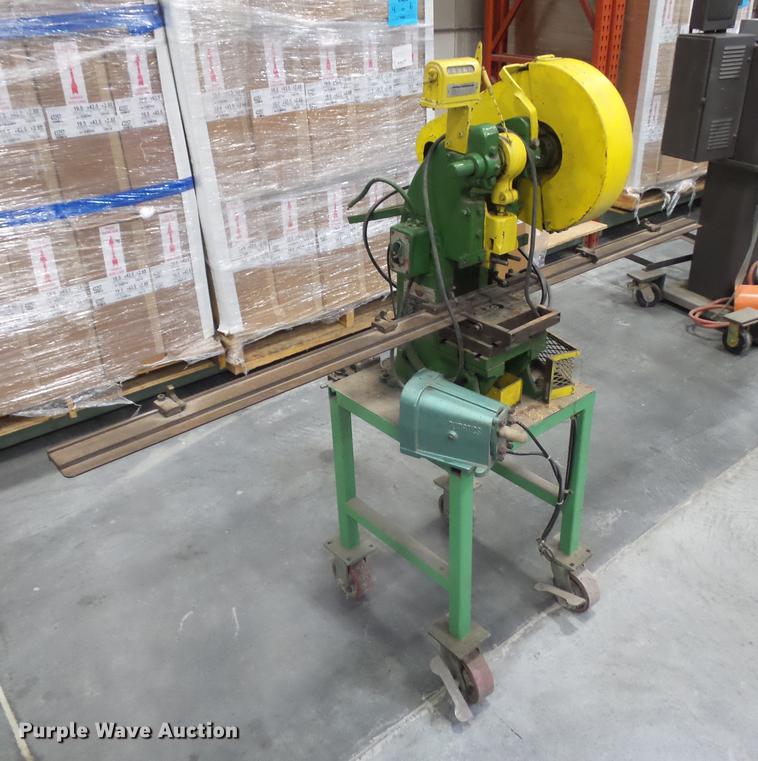 image for item DA0821 Benchmaster 452 punch