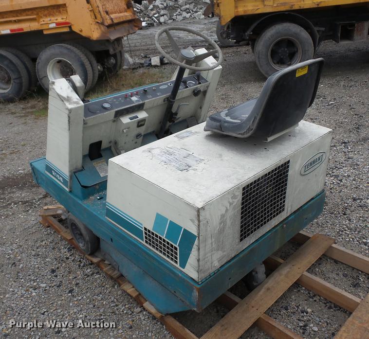 image for item DA0837 Tennant 215E sweeper
