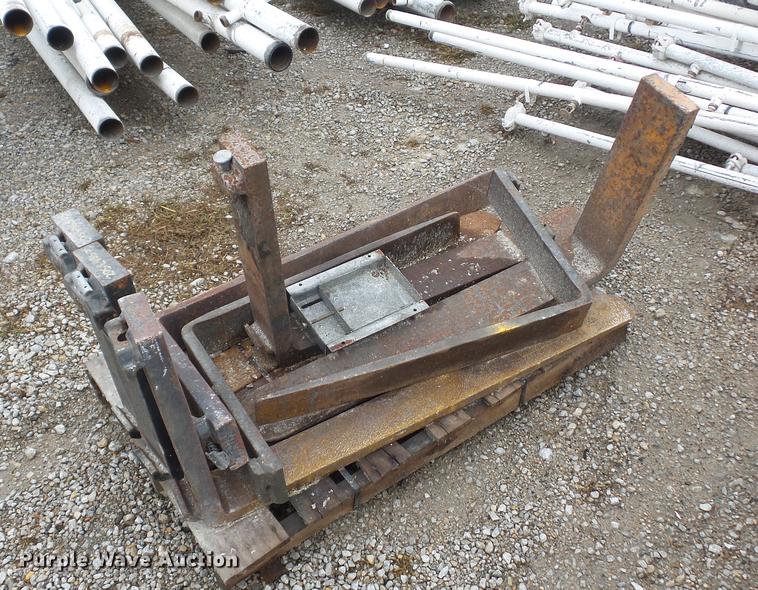 image for item DA0838 (8) pallet forks