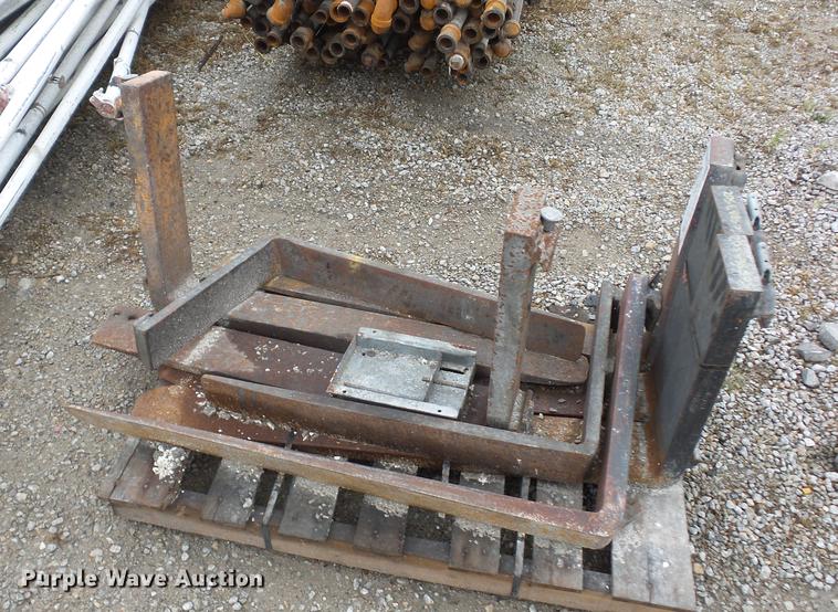 image for item DA0838 (8) pallet forks
