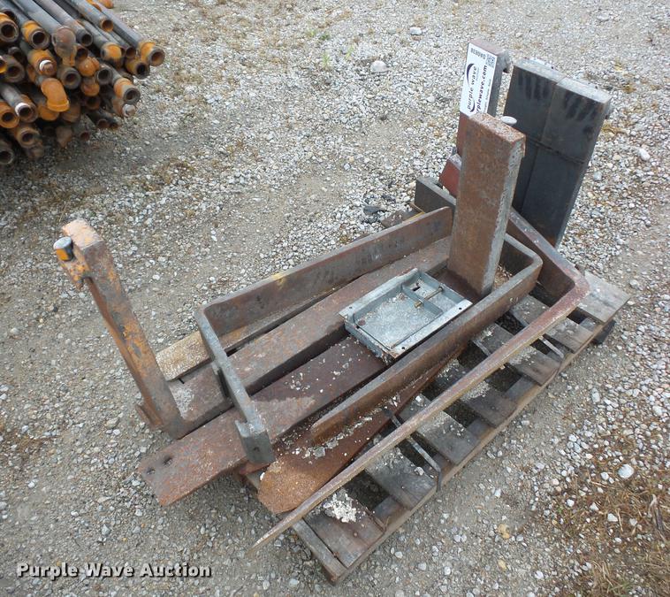 image for item DA0838 (8) pallet forks