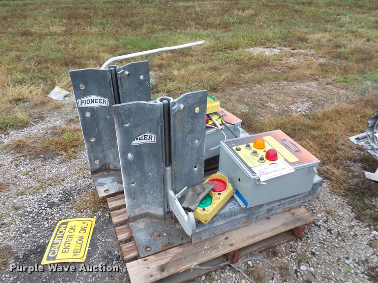 image for item DA0843 (2) Pioneer loading dock impact guards