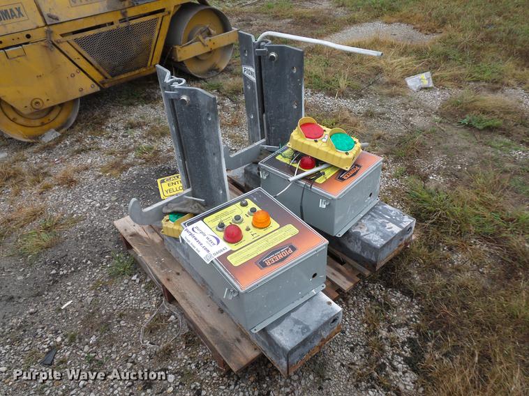 image for item DA0843 (2) Pioneer loading dock impact guards