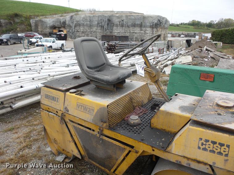 image for item DA0844 Case VTW22 Vibromax double drum roller