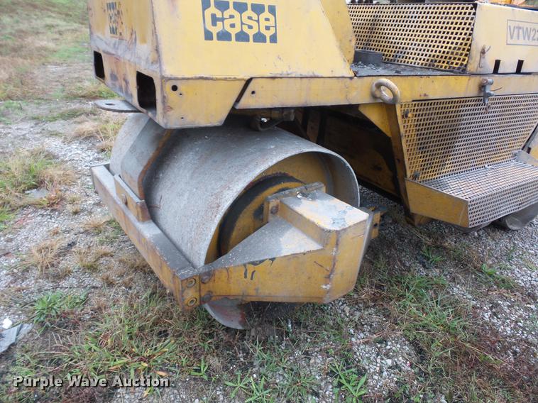 image for item DA0844 Case VTW22 Vibromax double drum roller