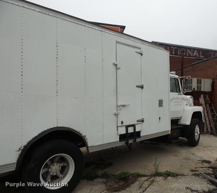 image for item DA0863 1990 Ford LN8000 refrigerated van truck
