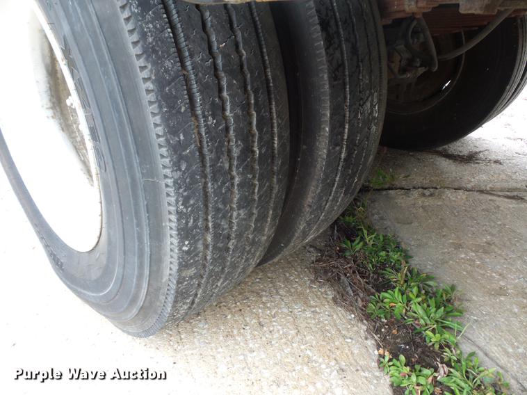 image for item DA0863 1990 Ford LN8000 refrigerated van truck