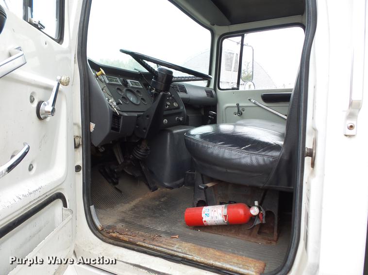 image for item DA0863 1990 Ford LN8000 refrigerated van truck