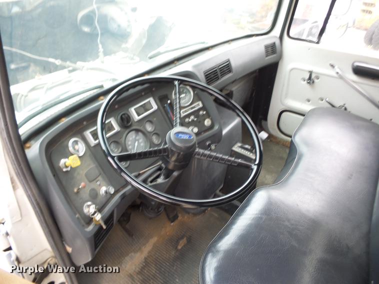 image for item DA0863 1990 Ford LN8000 refrigerated van truck