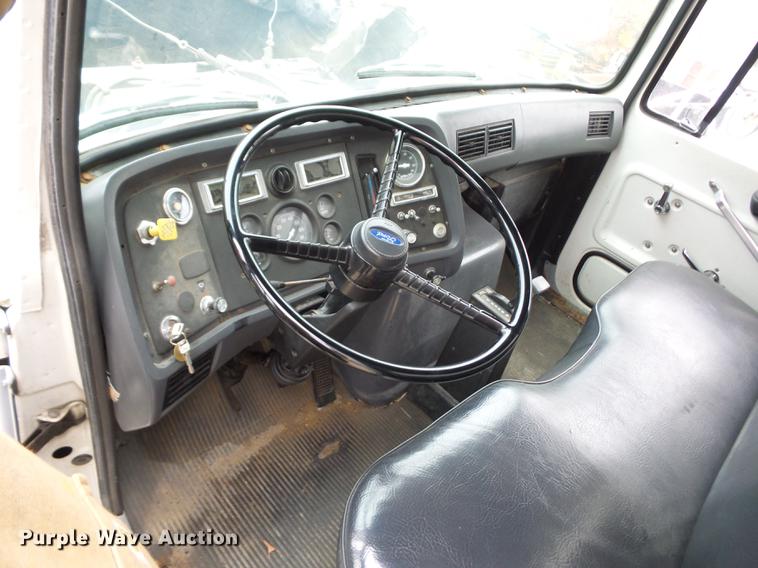 image for item DA0863 1990 Ford LN8000 refrigerated van truck