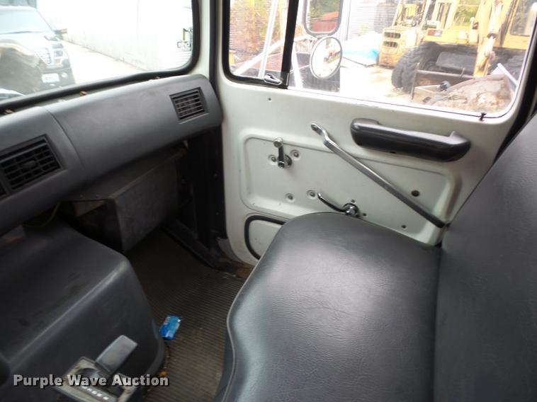 image for item DA0863 1990 Ford LN8000 refrigerated van truck