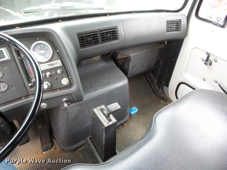 image for item DA0863 1990 Ford LN8000 refrigerated van truck