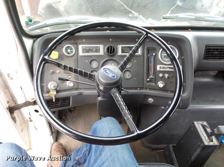 image for item DA0863 1990 Ford LN8000 refrigerated van truck