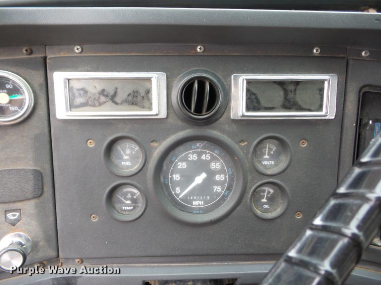 image for item DA0863 1990 Ford LN8000 refrigerated van truck