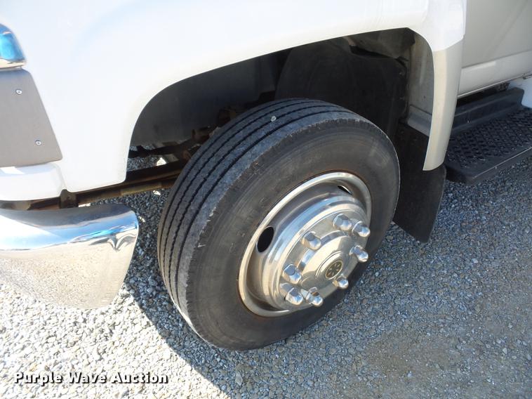 image for item DA0868 2006 Chevrolet C5500 Chateau RV