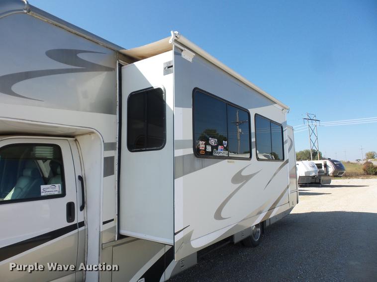 image for item DA0868 2006 Chevrolet C5500 Chateau RV