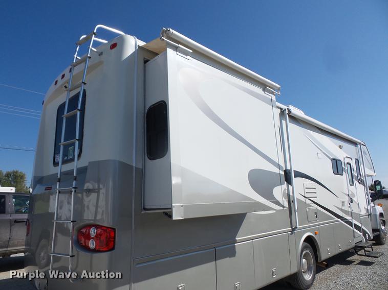 image for item DA0868 2006 Chevrolet C5500 Chateau RV