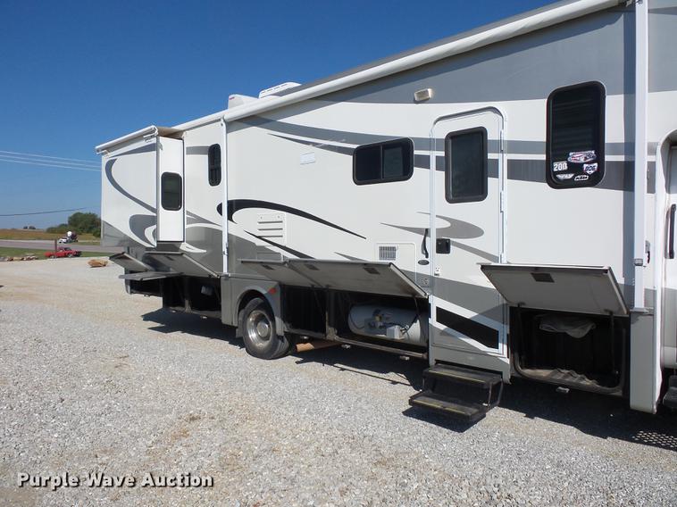image for item DA0868 2006 Chevrolet C5500 Chateau RV
