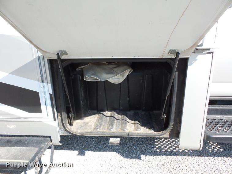 image for item DA0868 2006 Chevrolet C5500 Chateau RV