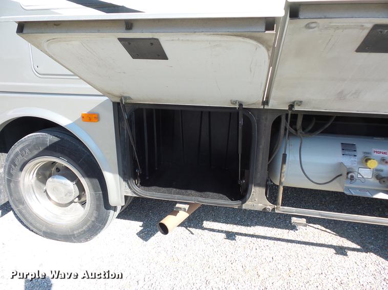 image for item DA0868 2006 Chevrolet C5500 Chateau RV