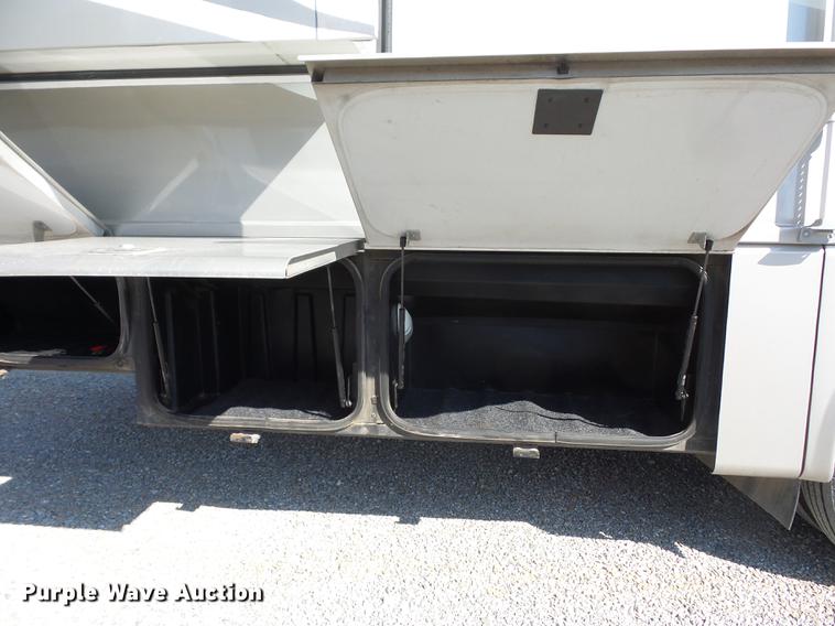 image for item DA0868 2006 Chevrolet C5500 Chateau RV