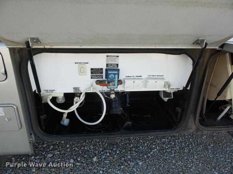 image for item DA0868 2006 Chevrolet C5500 Chateau RV