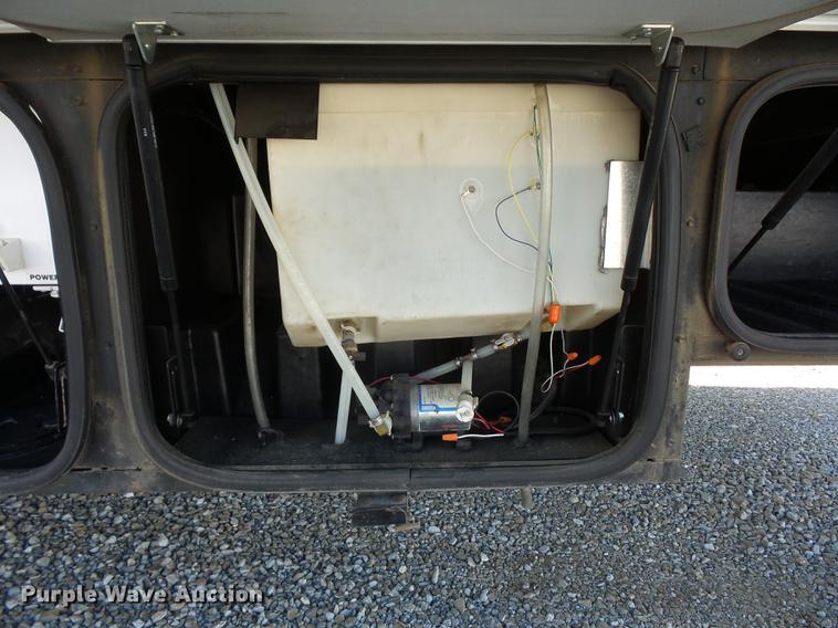 image for item DA0868 2006 Chevrolet C5500 Chateau RV