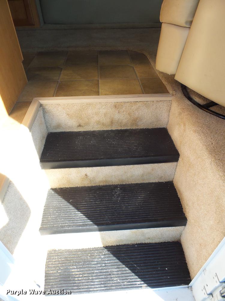 image for item DA0868 2006 Chevrolet C5500 Chateau RV