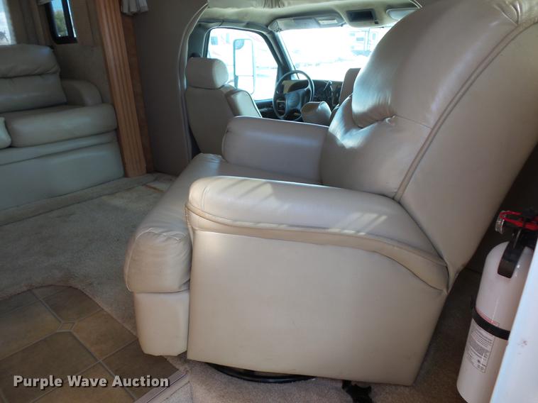 image for item DA0868 2006 Chevrolet C5500 Chateau RV