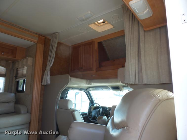 image for item DA0868 2006 Chevrolet C5500 Chateau RV