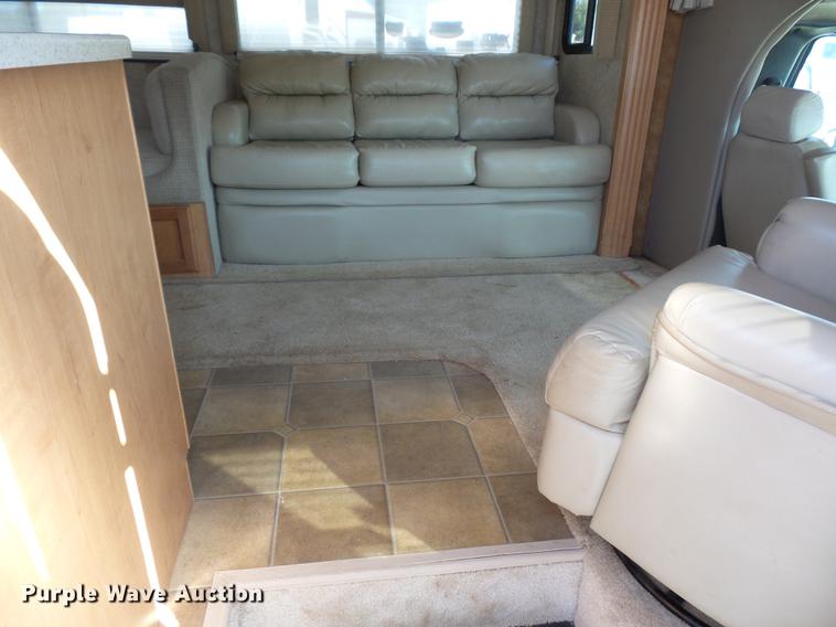 image for item DA0868 2006 Chevrolet C5500 Chateau RV