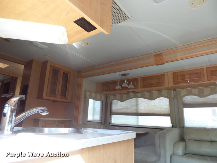 image for item DA0868 2006 Chevrolet C5500 Chateau RV