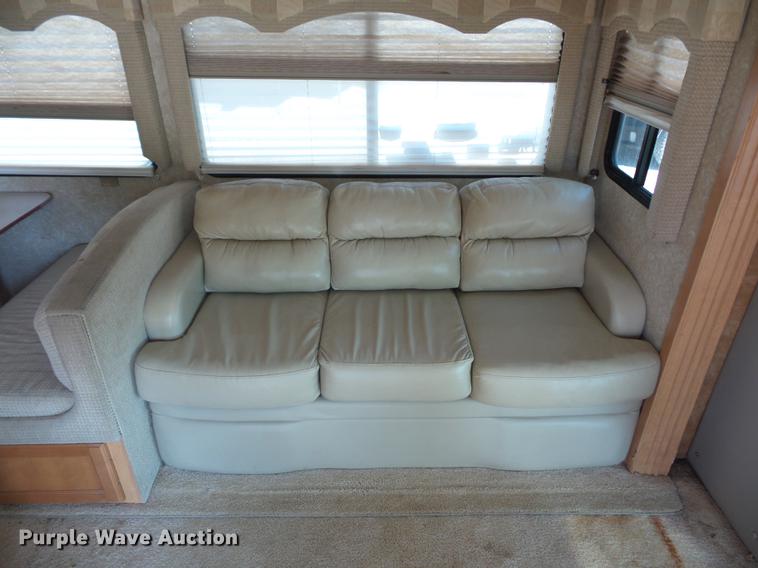 image for item DA0868 2006 Chevrolet C5500 Chateau RV