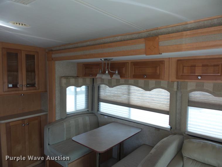 image for item DA0868 2006 Chevrolet C5500 Chateau RV