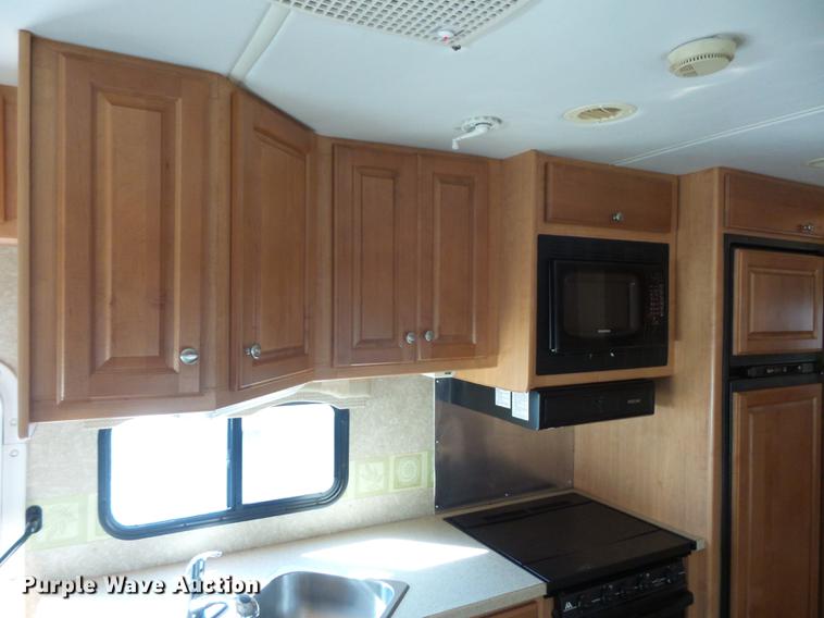 image for item DA0868 2006 Chevrolet C5500 Chateau RV