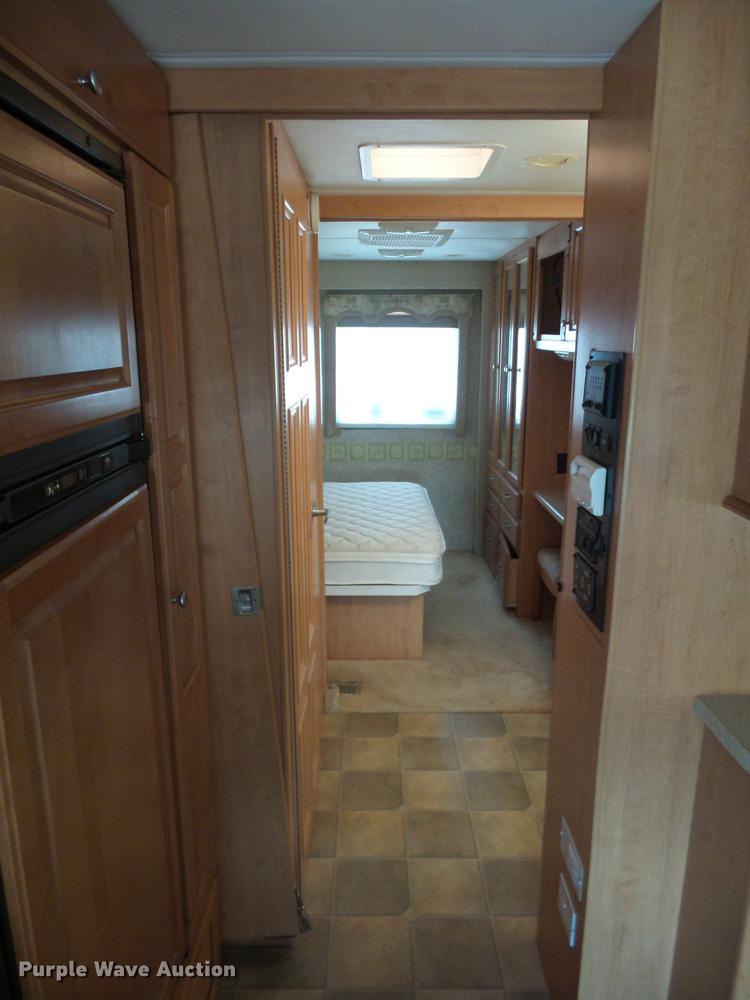 image for item DA0868 2006 Chevrolet C5500 Chateau RV