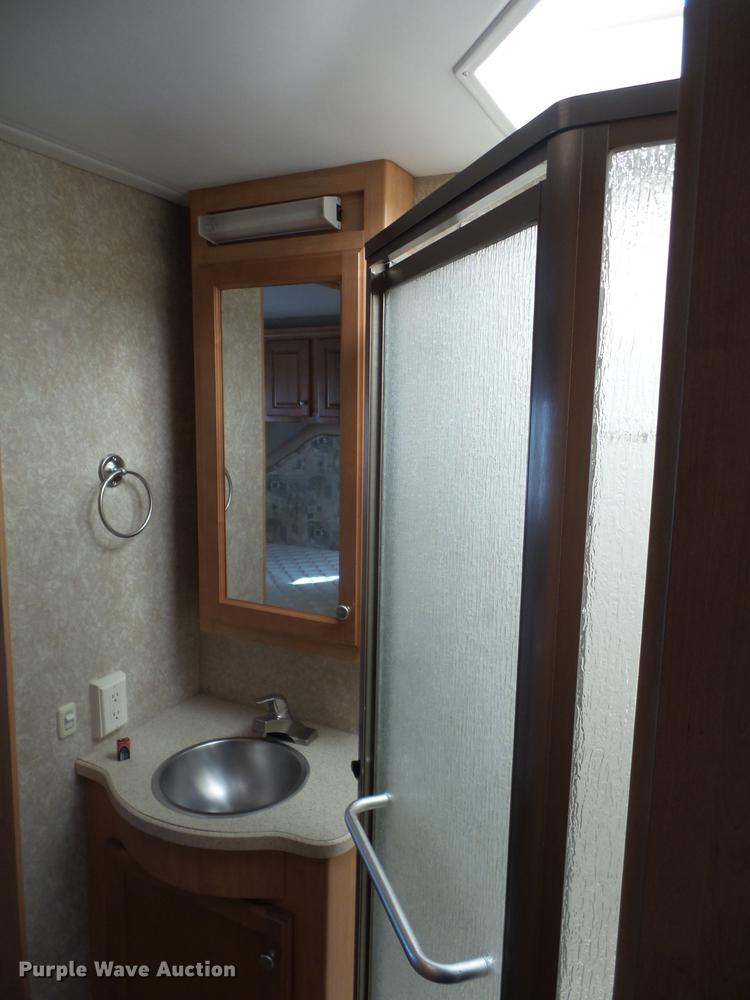 image for item DA0868 2006 Chevrolet C5500 Chateau RV