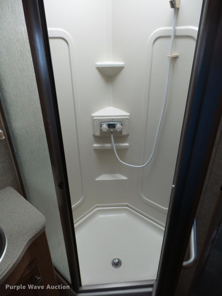 image for item DA0868 2006 Chevrolet C5500 Chateau RV