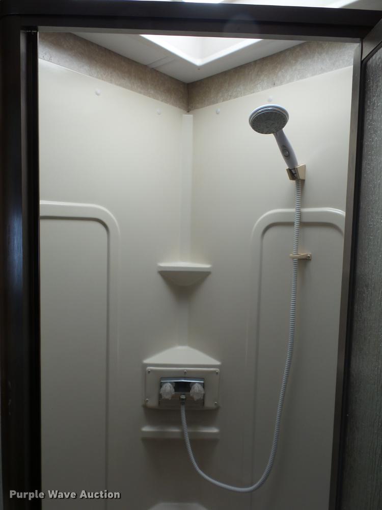 image for item DA0868 2006 Chevrolet C5500 Chateau RV