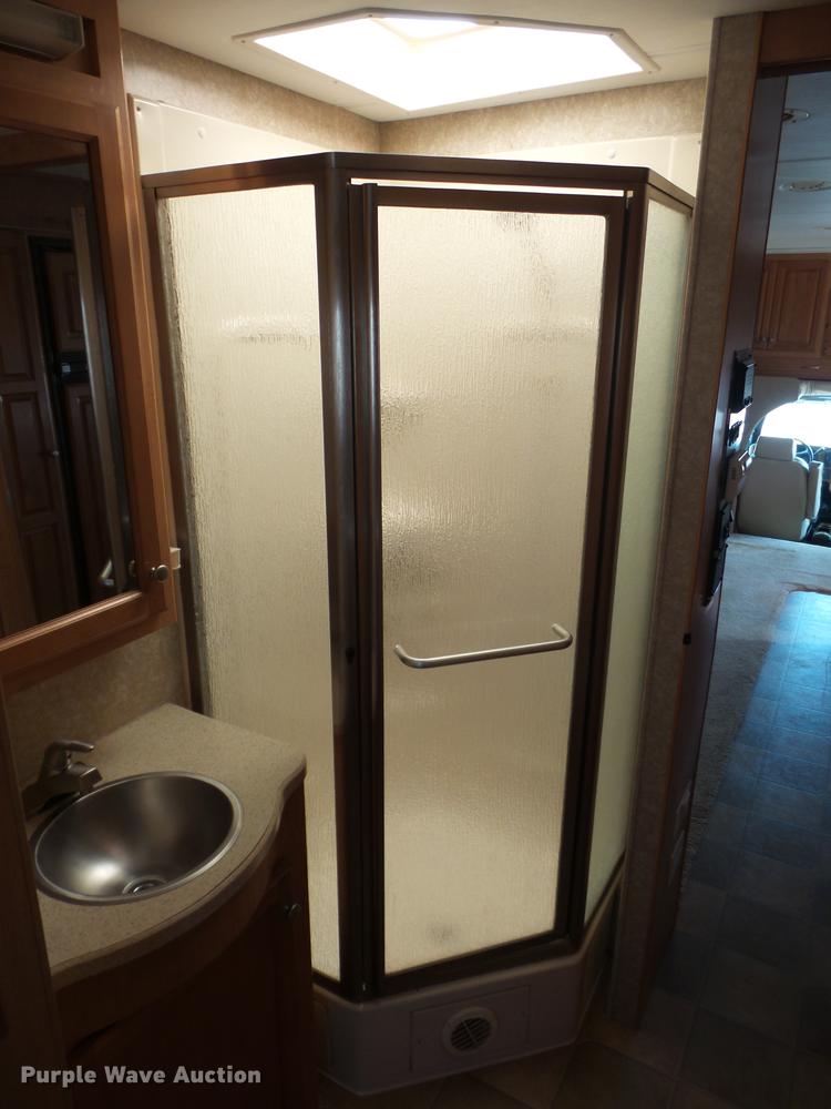 image for item DA0868 2006 Chevrolet C5500 Chateau RV