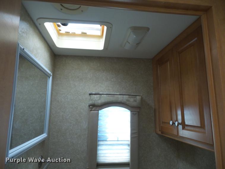 image for item DA0868 2006 Chevrolet C5500 Chateau RV