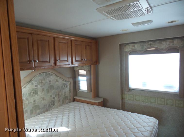 image for item DA0868 2006 Chevrolet C5500 Chateau RV