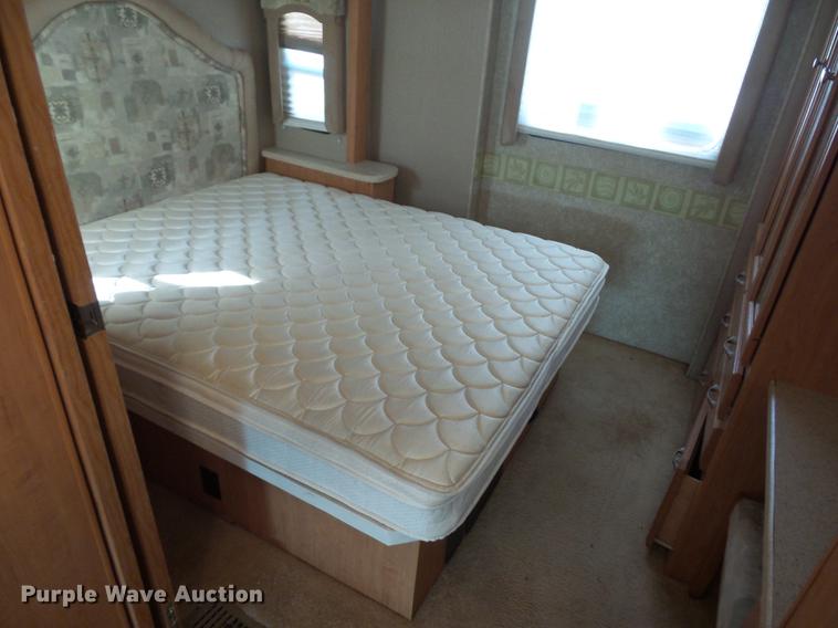 image for item DA0868 2006 Chevrolet C5500 Chateau RV