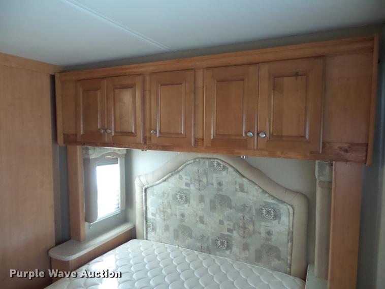 image for item DA0868 2006 Chevrolet C5500 Chateau RV