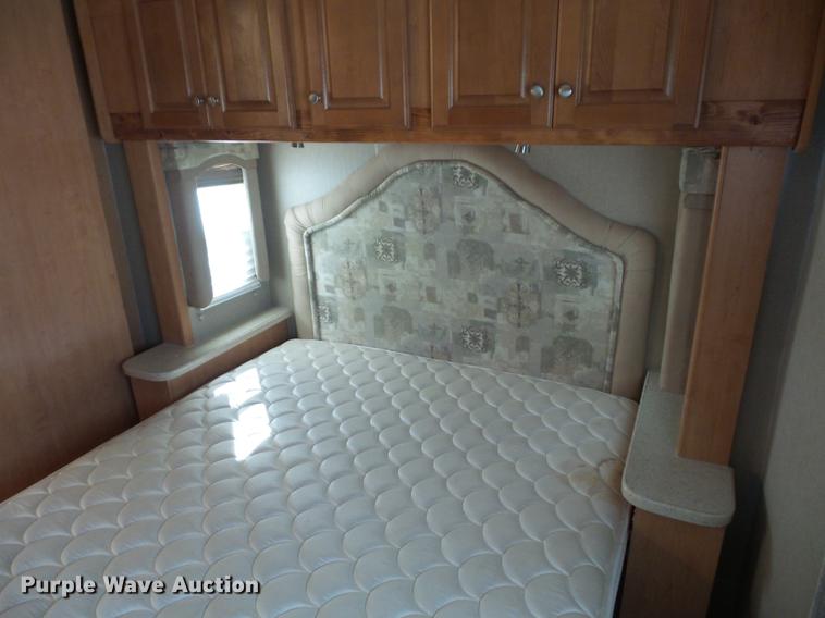 image for item DA0868 2006 Chevrolet C5500 Chateau RV