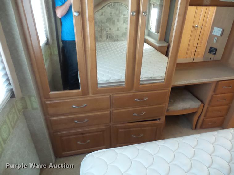 image for item DA0868 2006 Chevrolet C5500 Chateau RV